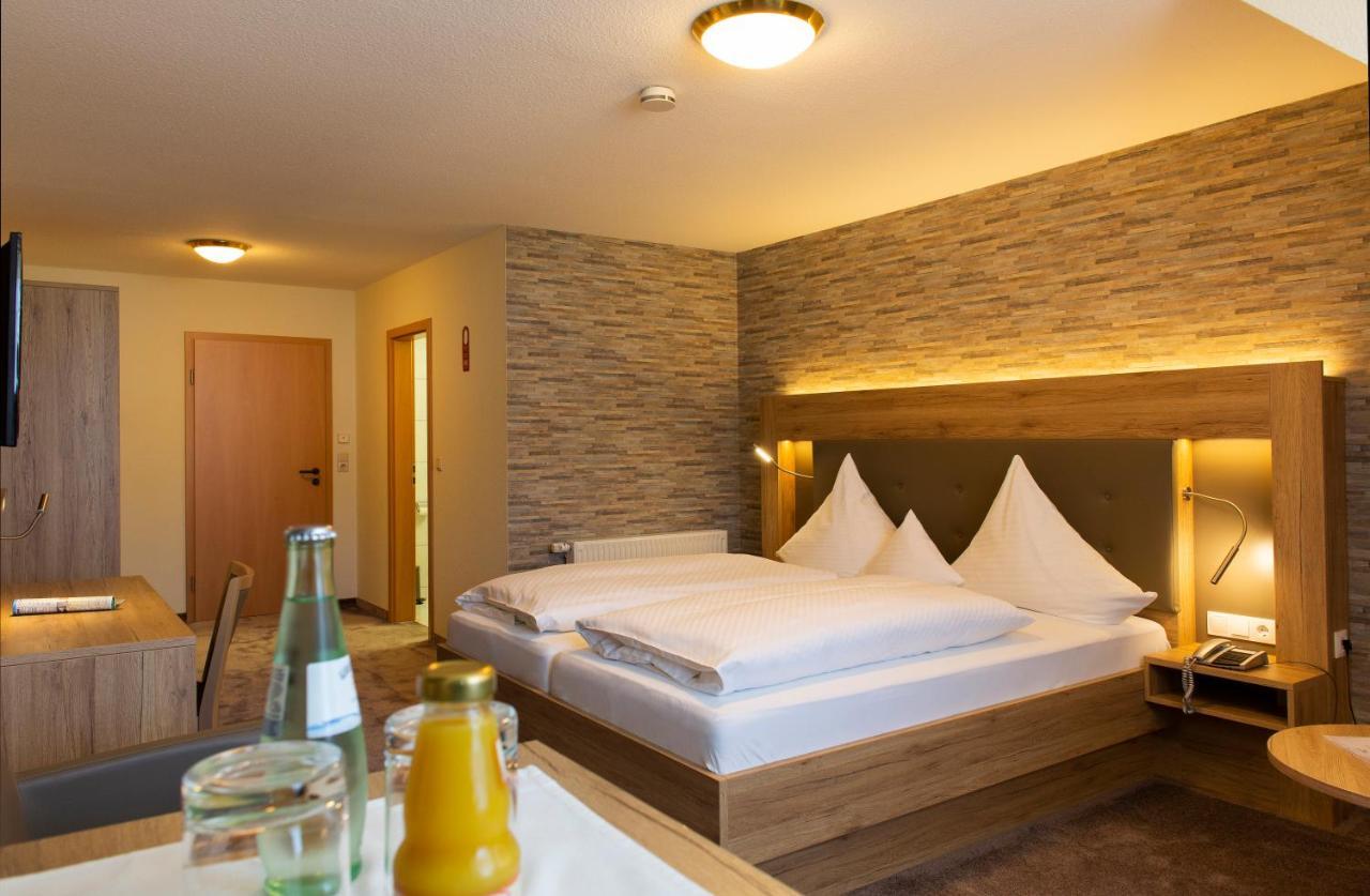 Land-Gut-Hotel Raeuber Lippoldskrug อัลเฟลด์ ภายนอก รูปภาพ