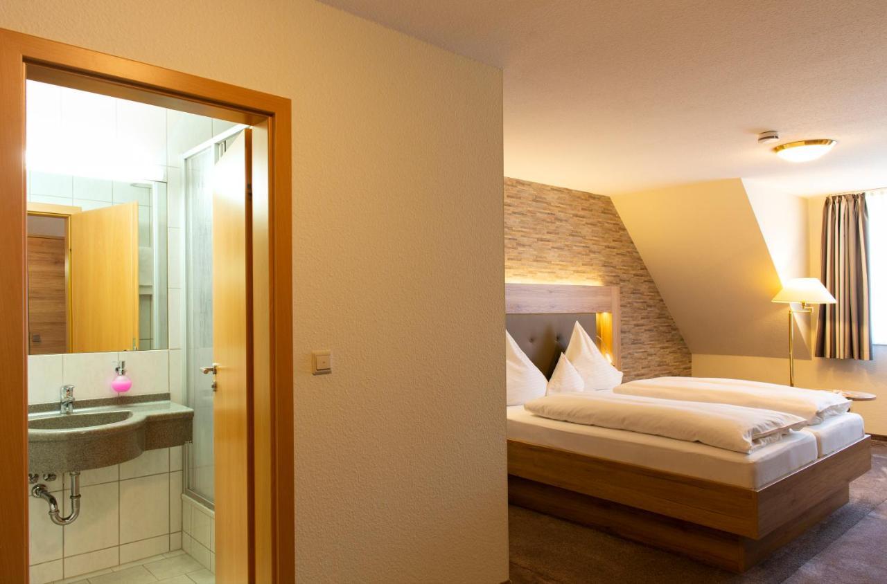 Land-Gut-Hotel Raeuber Lippoldskrug อัลเฟลด์ ภายนอก รูปภาพ