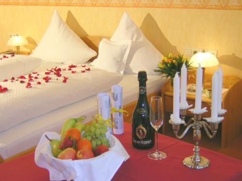Land-Gut-Hotel Raeuber Lippoldskrug อัลเฟลด์ ภายนอก รูปภาพ