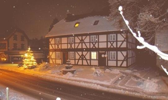 Land-Gut-Hotel Raeuber Lippoldskrug อัลเฟลด์ ภายนอก รูปภาพ