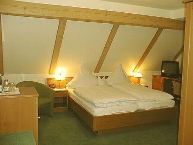 Land-Gut-Hotel Raeuber Lippoldskrug อัลเฟลด์ ภายนอก รูปภาพ