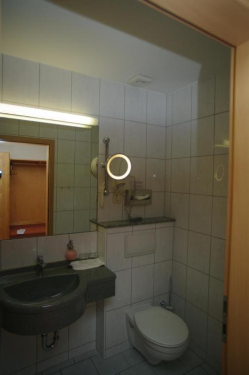 Land-Gut-Hotel Raeuber Lippoldskrug อัลเฟลด์ ภายนอก รูปภาพ
