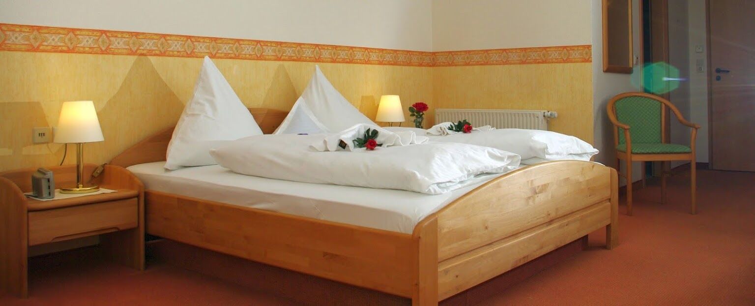 Land-Gut-Hotel Raeuber Lippoldskrug อัลเฟลด์ ภายนอก รูปภาพ